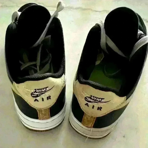 Nike Air Force 1 pomegranate in youth size 5. - Picture 5 of 10